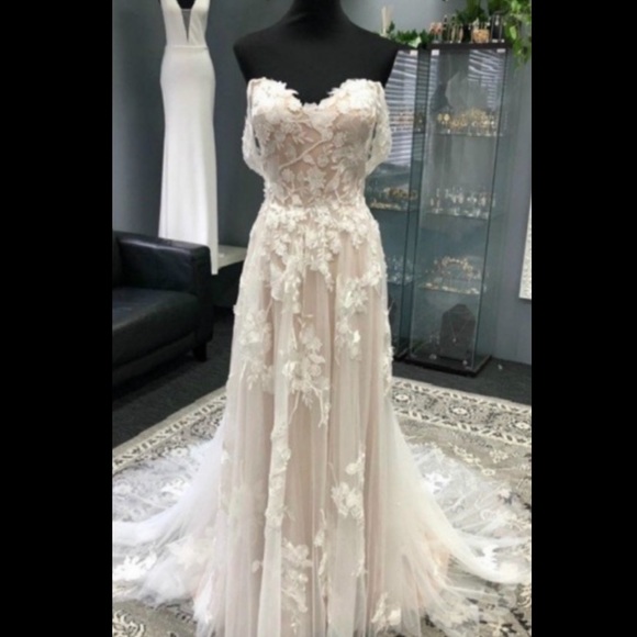 Wedding gown size 12/14 - Picture 8 of 8